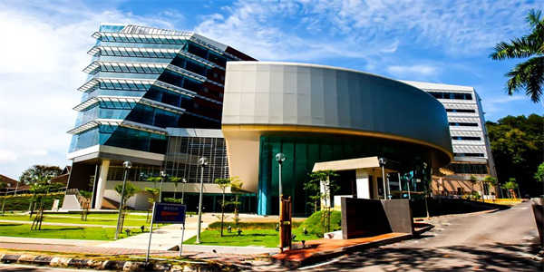 马来西亚口腔医学留学：开启职业生涯的新篇章-1