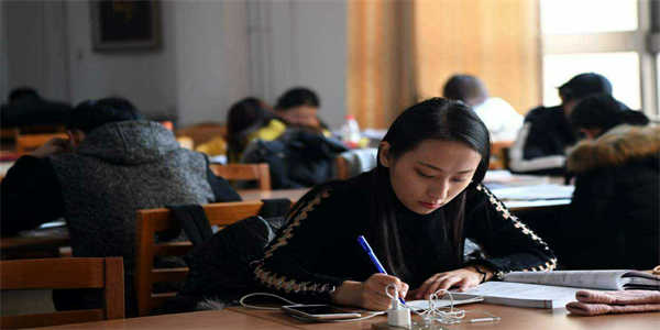 基于专业性的家校双向互动：提升学生学习效果与促进教师与家长沟通-1
