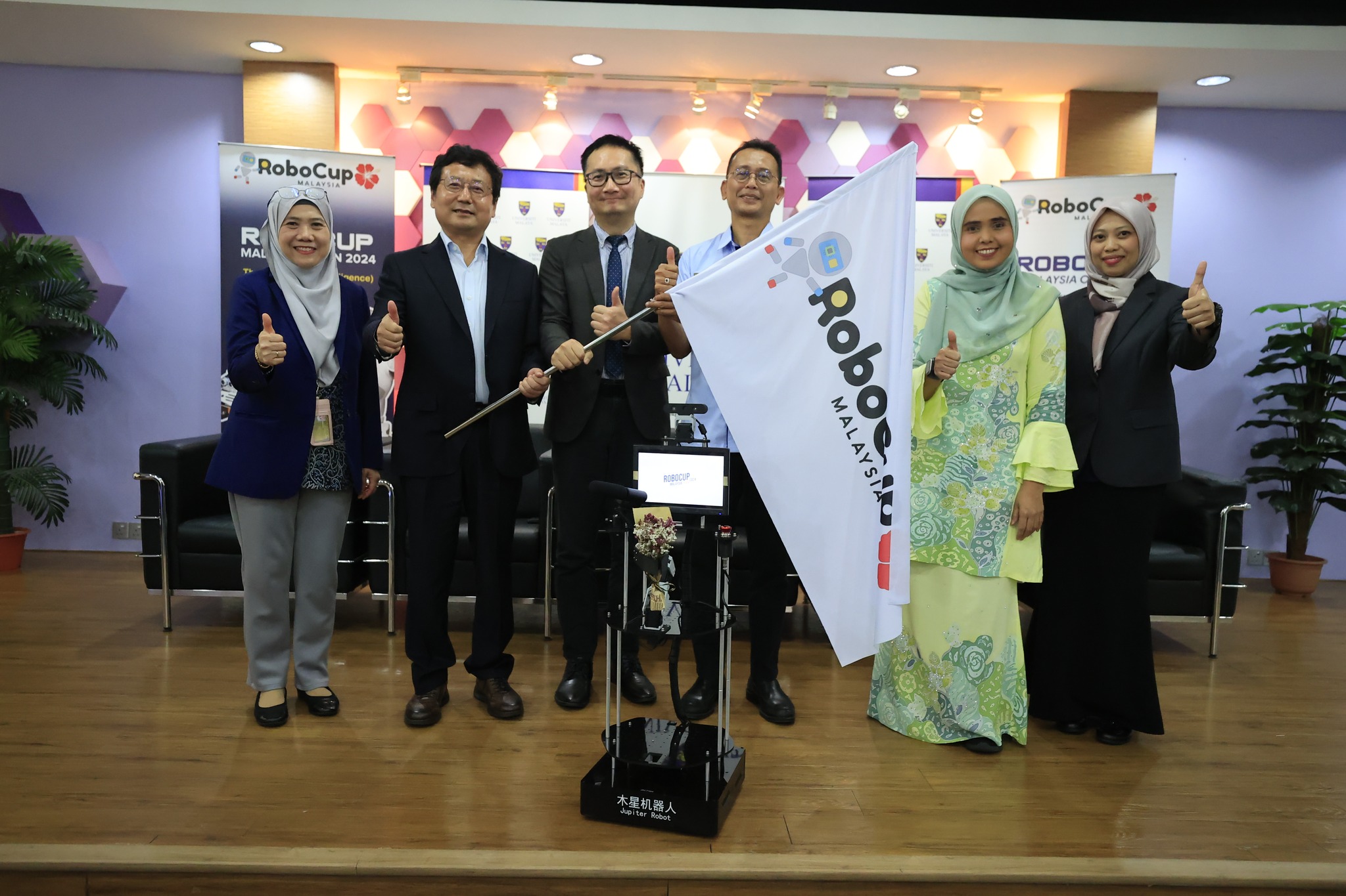 院校新闻│UM举办2024年首届世界机器人公开赛--马来西亚和立大学-