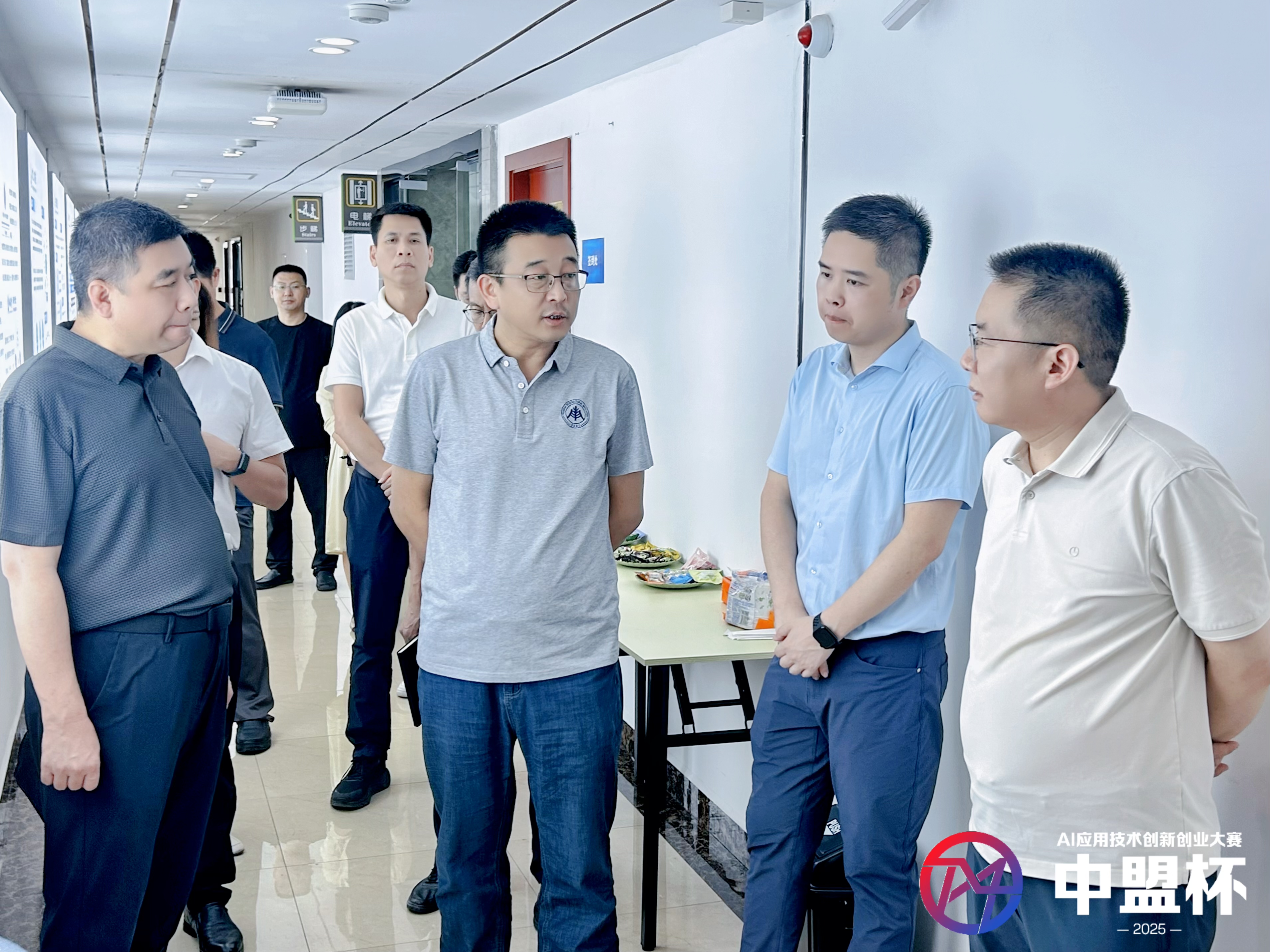 大賽快訊 | 南寧市人民政府副市長張小強副市長等一行蒞臨仰文人才科技-
