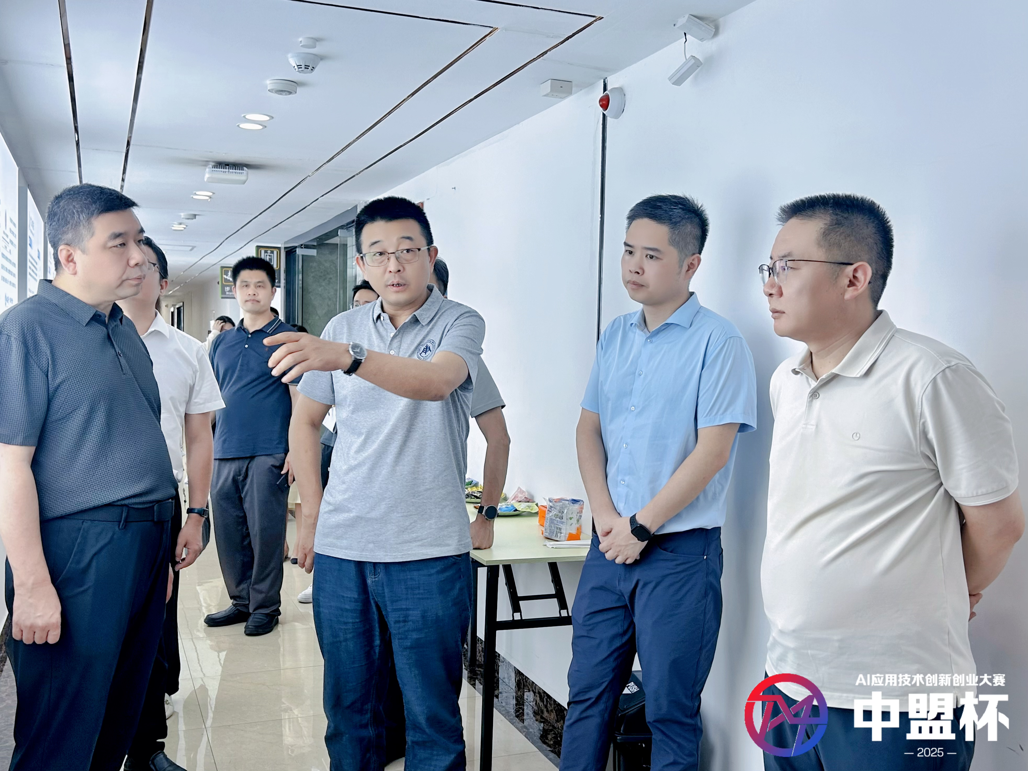 大賽快訊 | 南寧市人民政府副市長張小強副市長等一行蒞臨仰文人才科技-