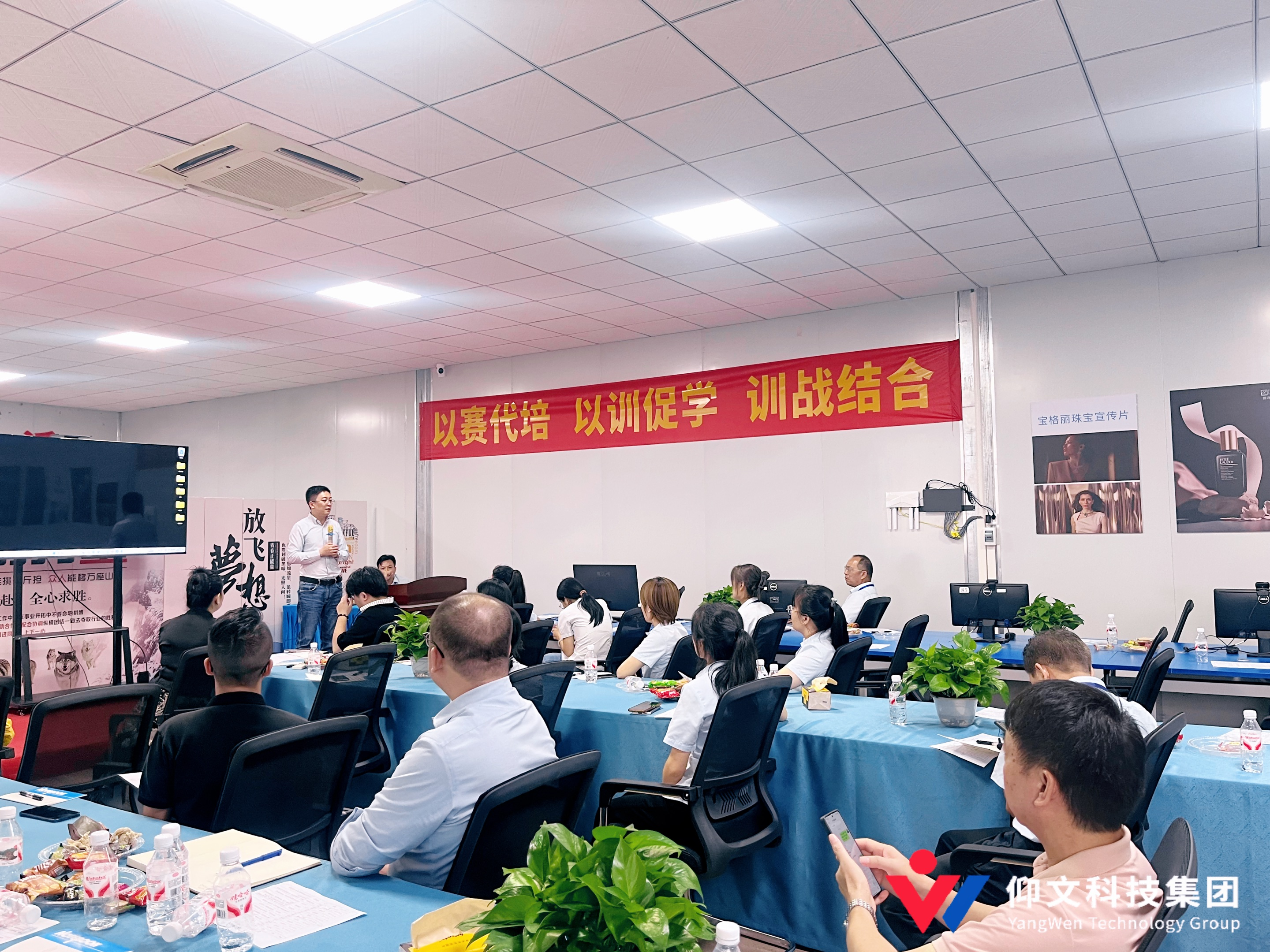 首场即燃！南山工坊腾安基地AI沙龙座无虚席，学员手把手解锁变现技能-2