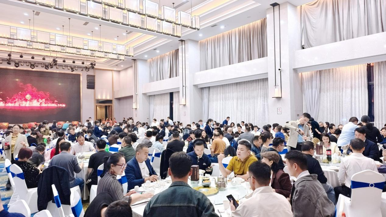 “邕城筑巢·智聯(lián)東盟”——2025年AI應用人才發(fā)展大會歡迎晚宴隆重舉行-