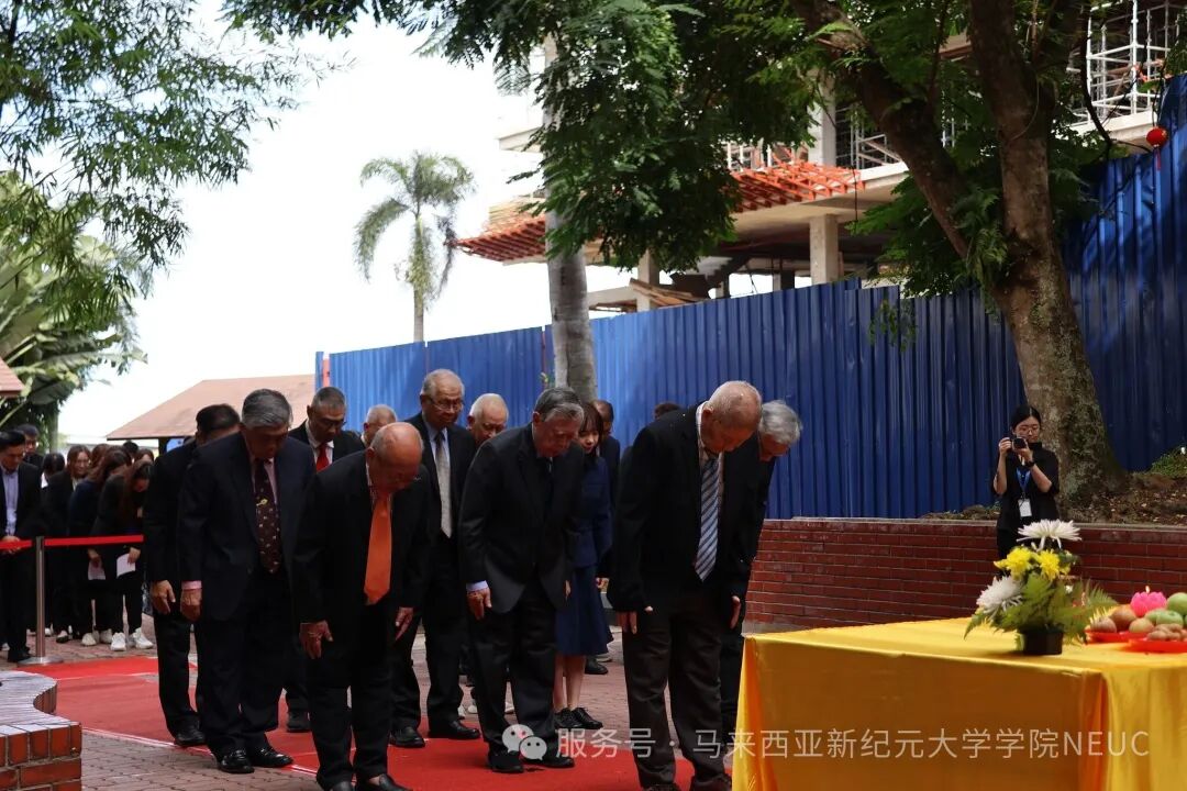 【新纪元大学国际教育学院】孔子圣像落户新纪元 | 弘扬儒学精神-