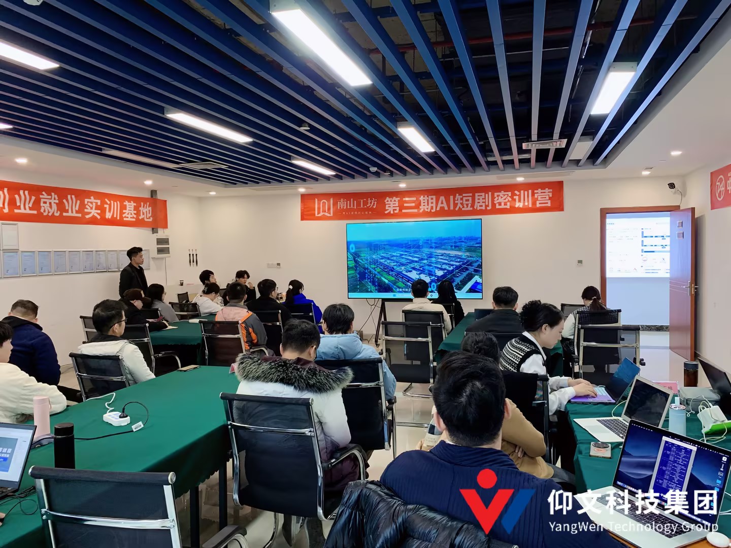 领导关怀 Ӏ 全国政协常委、自治区政协副主席钱学明等 一行莅临集团指导工作-2