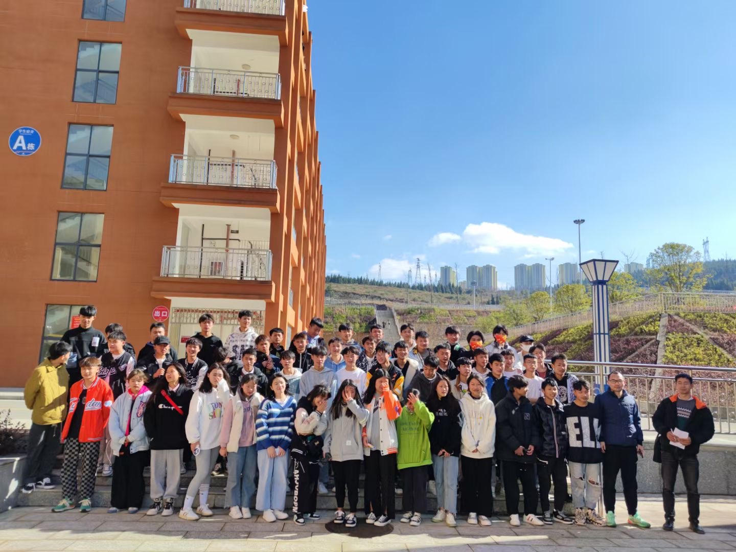 不用復(fù)讀，也不用專升本，其實(shí)還有另一種本科路徑-