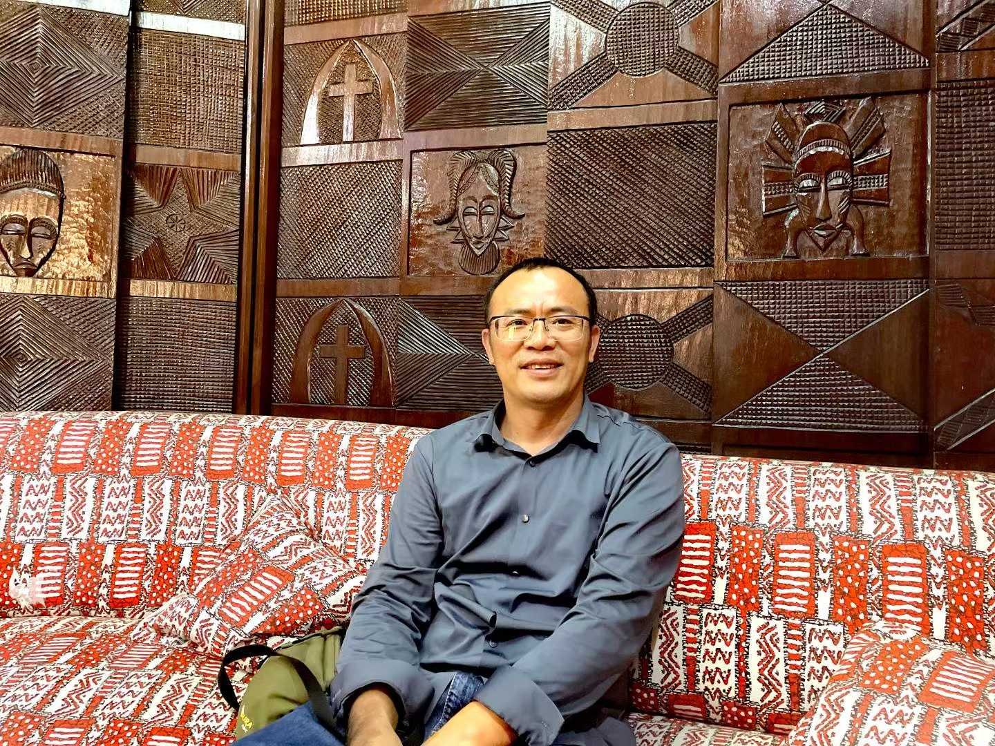 南海校友风采 | 周宏伟:读书让“脑袋”年轻——一位追求自我挑战的70后-